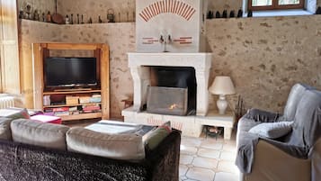 TV, fireplace, DVD player, table football