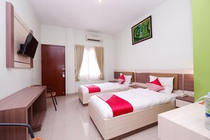 Standard Suite - OYO 1532 Mawar Indah Hotel (Surakarta)