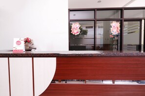 Reception - OYO 1532 Mawar Indah Hotel (Surakarta)
