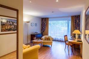 Studio Suite cơ bản | Phòng khách | TV màn hình phẳng 