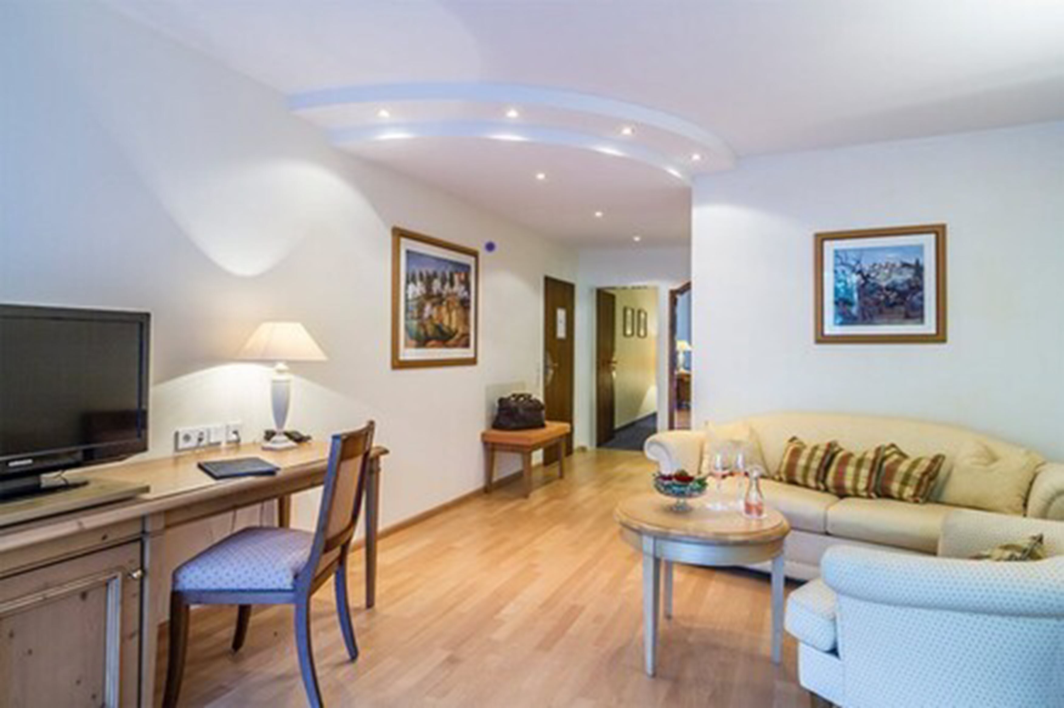 classic studio suite | living room | flat-screen tv