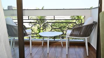 Deluxe Double Room | Premium bedding, minibar, in-room safe, individually furnished