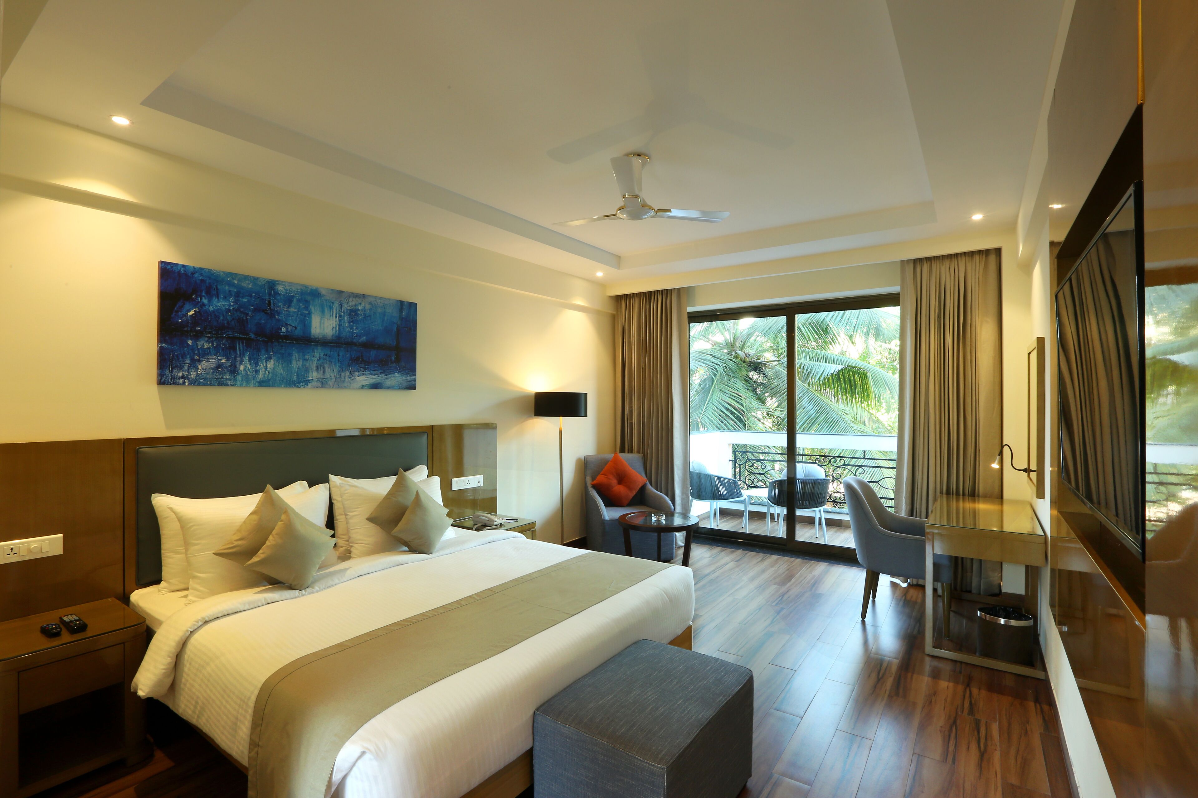Deluxe Double Room | Premium bedding, minibar, in-room safe, individually furnished