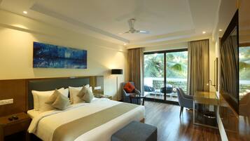Deluxe Double Room | Premium bedding, minibar, in-room safe, individually furnished