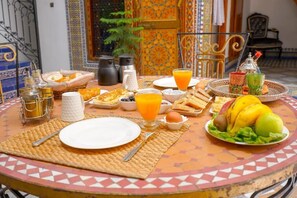 Free daily continental breakfast
