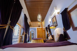 Habitación triple superior, 1 habitación, vistas al patio (Tuareg) | Decoración individual y mobiliario individual