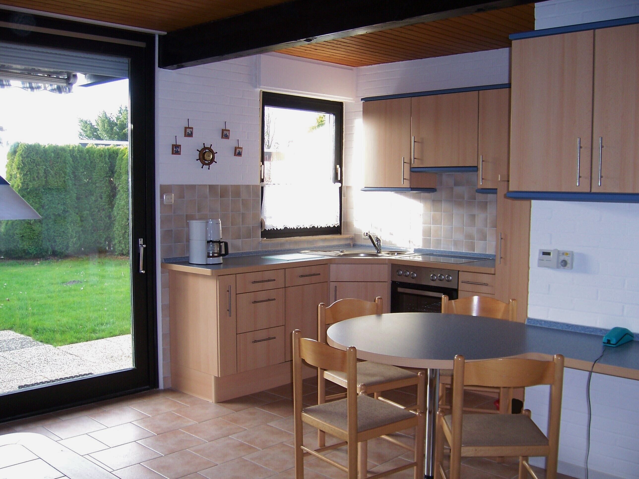 Frigorifero, microonde, piano cottura, lavastoviglie