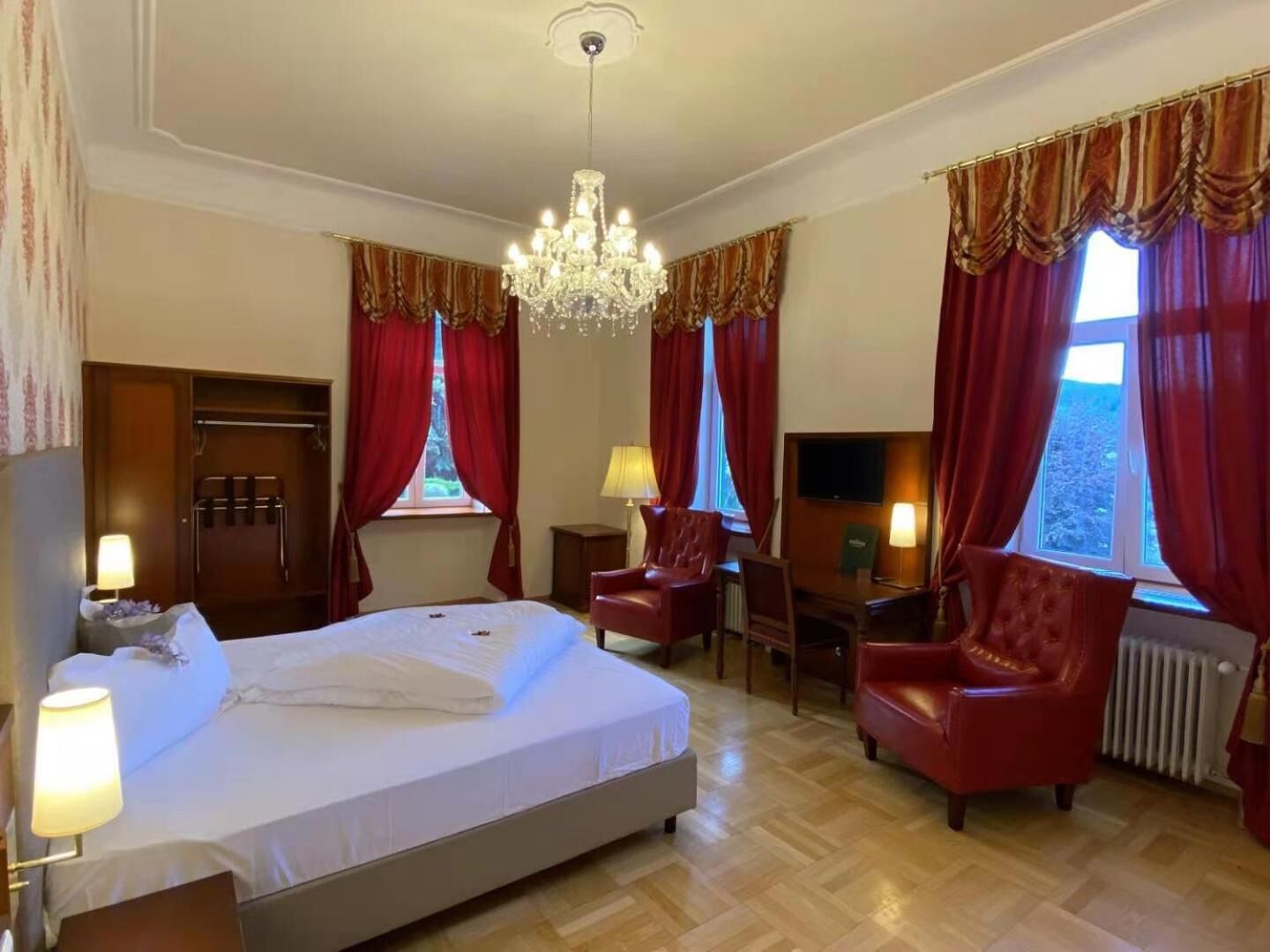 In-room safe, individually decorated, individually furnished, desk