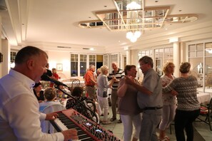 Family dining - Hotel Kaiser Franz Josef (Millstatt)