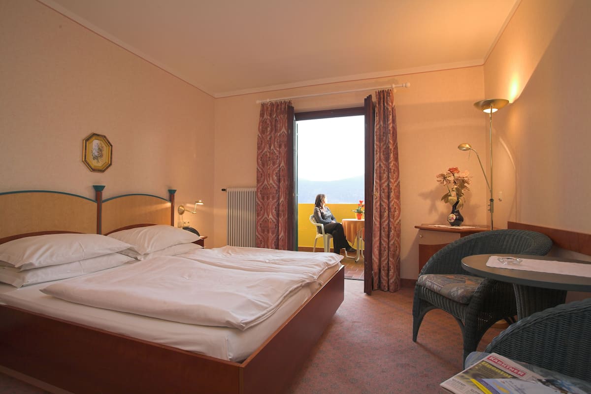 Double Room, Balcony | In-room safe, desk, laptop workspace, blackout drapes