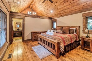 4 bedrooms, desk, iron/ironing board, WiFi - River’s Edge Lodge | Toccoa River Rustic Cabin R (Mineral Bluff)