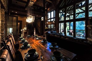 Dining - River’s Edge Lodge | Toccoa River Rustic Cabin R (Mineral Bluff)