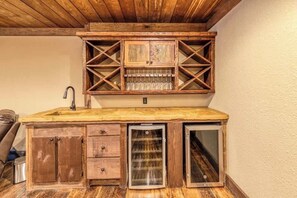 Interior - River’s Edge Lodge | Toccoa River Rustic Cabin R (Mineral Bluff)