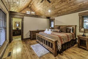 4 bedrooms, desk, iron/ironing board, WiFi - River`s Edge Lodge- Mineral Bluff, GA (Mineral Bluff)