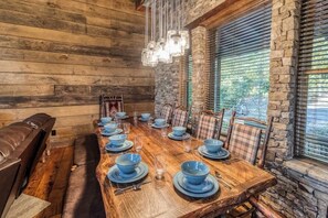 Dining - River’s Edge Lodge | Toccoa River Rustic Cabin R (Mineral Bluff)