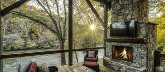 River`s Edge Lodge- Mineral Bluff, GA