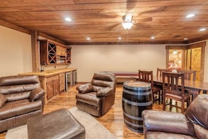 Interior - River’s Edge Lodge | Toccoa River Rustic Cabin R (Mineral Bluff)