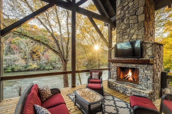 Property grounds - River’s Edge Lodge | Toccoa River Rustic Cabin R (Mineral Bluff)