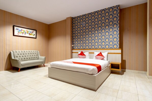 Desk, free WiFi, bed sheets