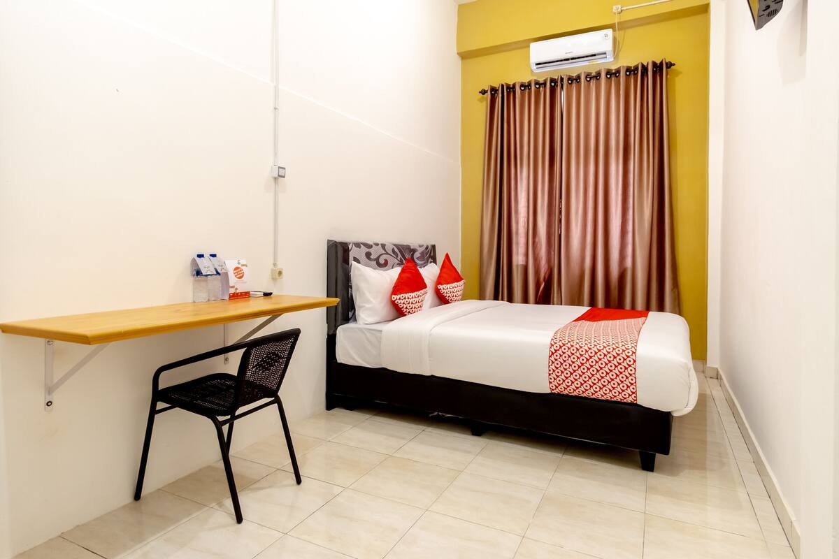 Desk, free WiFi, bed sheets