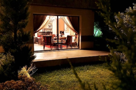 Terrace/patio. Guesthouse 100m with a Garden 400m (zahle)