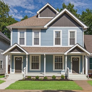 Exterior - Namaste on the Monon Trail Downtown Indy connect w/ adjacent unit for big groups (Indianapolis)