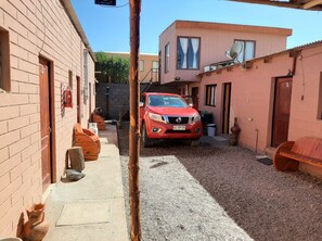 Free self parking - Hostal Nuevo Sol y Viento (San Pedro de Atacama)