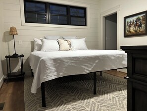 3 makuuhuonetta, silitysrauta/-lauta, Wi-Fi, vuodevaatteet