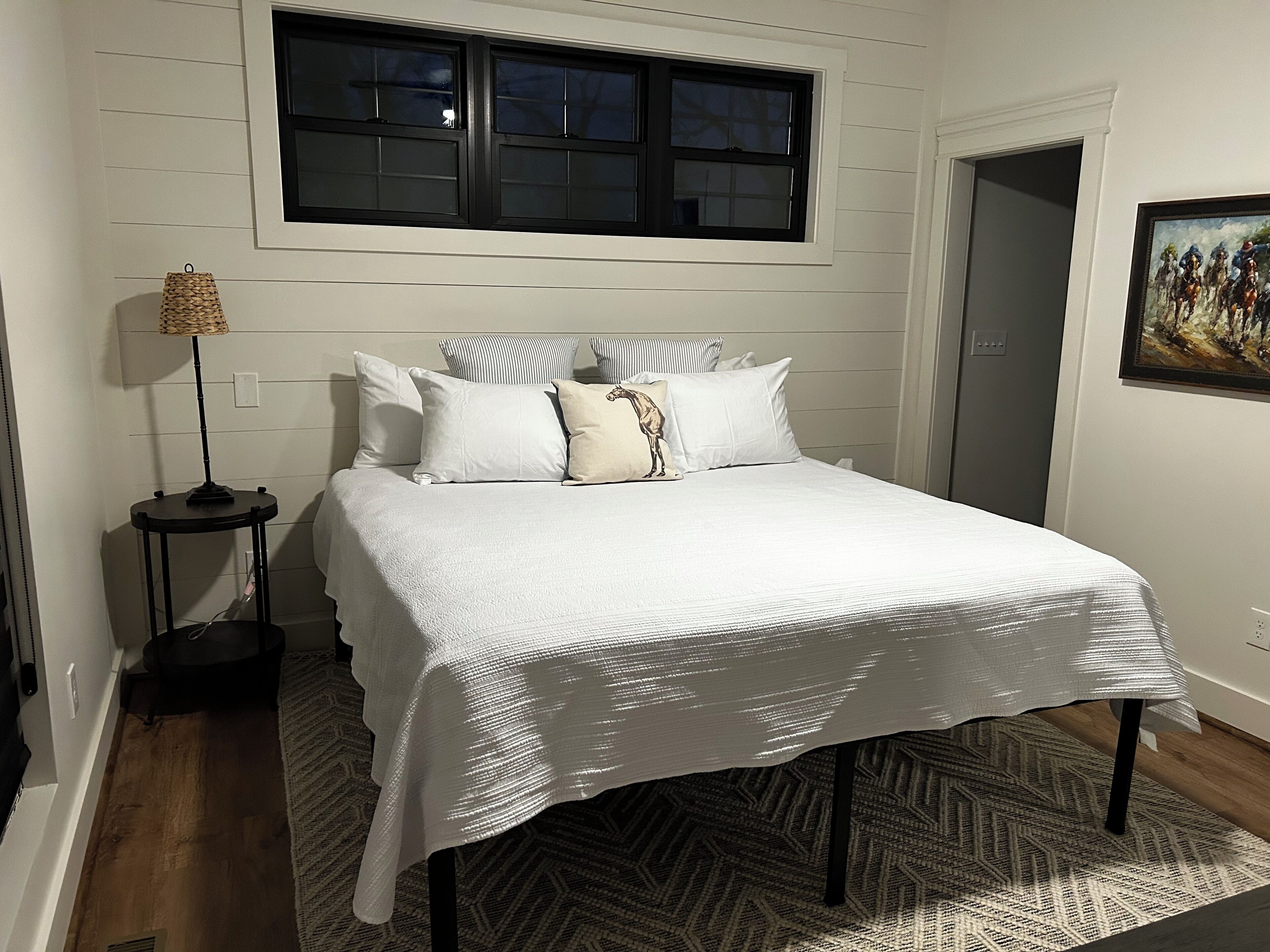 3 bedrooms, iron/ironing board, WiFi, bed sheets
