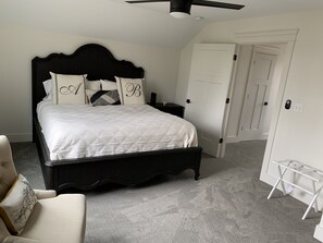 3 bedrooms, iron/ironing board, WiFi, bed sheets - Discover Your Perfect Getaway: Cottage in the Heart of Horse & Bourbon Country! (Midway)