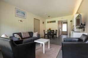 TV, DVD player - Apt - Burg. van Woelderenlaan 100-2 | Vl (Vlissingen)