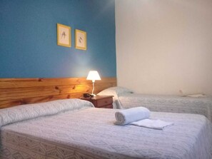Quintuple Room | Minibar, bureau, espace de travail pour ordinateurs portables