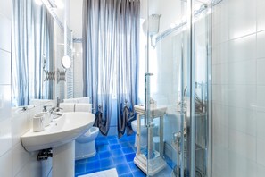 Shower, hair dryer, bathrobes, bidet - DRS-Wonderful stay at luxury 2 BedRoom apartment (Roma)