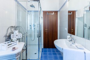 Shower, hair dryer, bathrobes, bidet - DRS-Wonderful stay at luxury 2 BedRoom apartment (Roma)