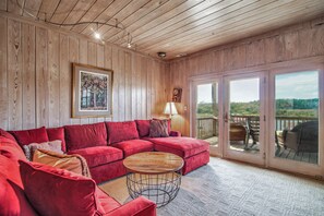 Televisio, DVD-soitin, kirjoja