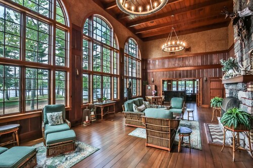 Historic Esate on the Eagle River Chain of Lakes! Sleeps 30!