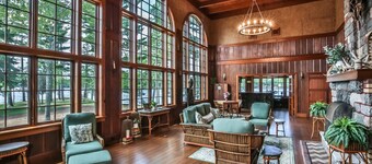 NOUVEAU! Domaine historique de 9 chambres sur la plus grande chaîne de lacs du monde