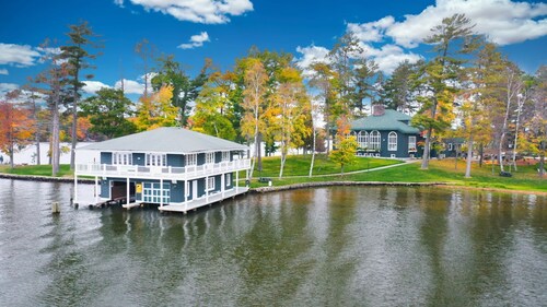 Lakefront, Historic Estate on the Eagle River Chain of Lakes! Sleeps 42!