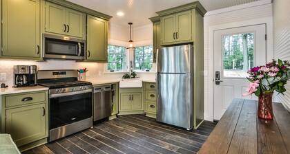 Cute little cottage on Catfish Lake! Couples get away!