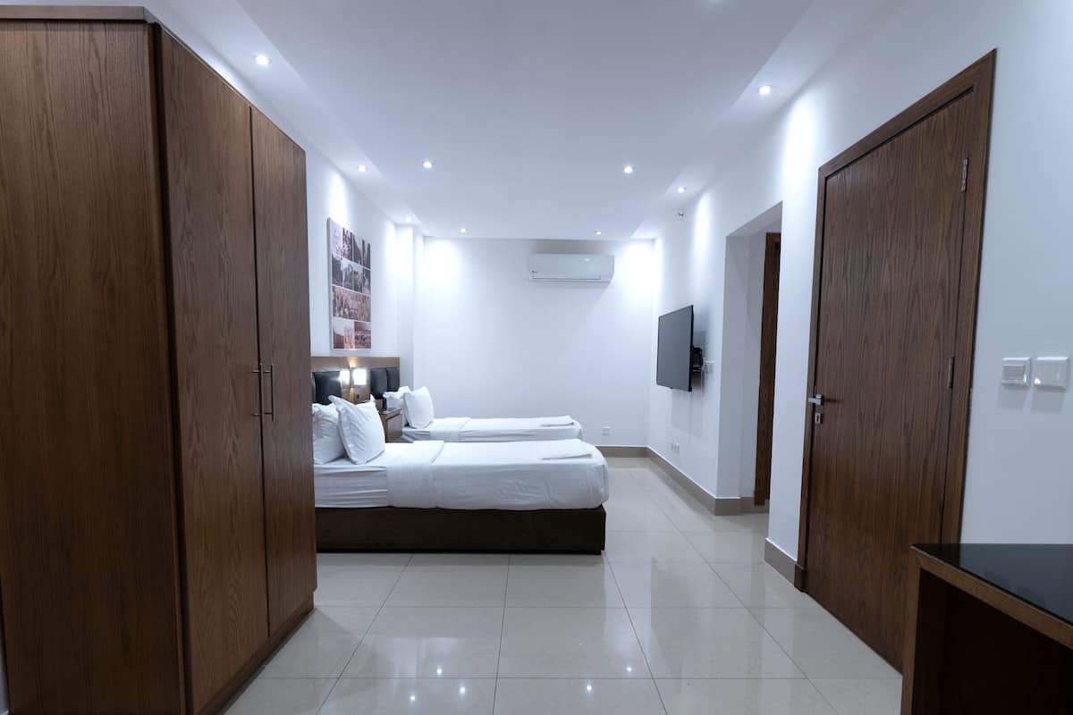 1 bedroom, premium bedding, down duvets, minibar