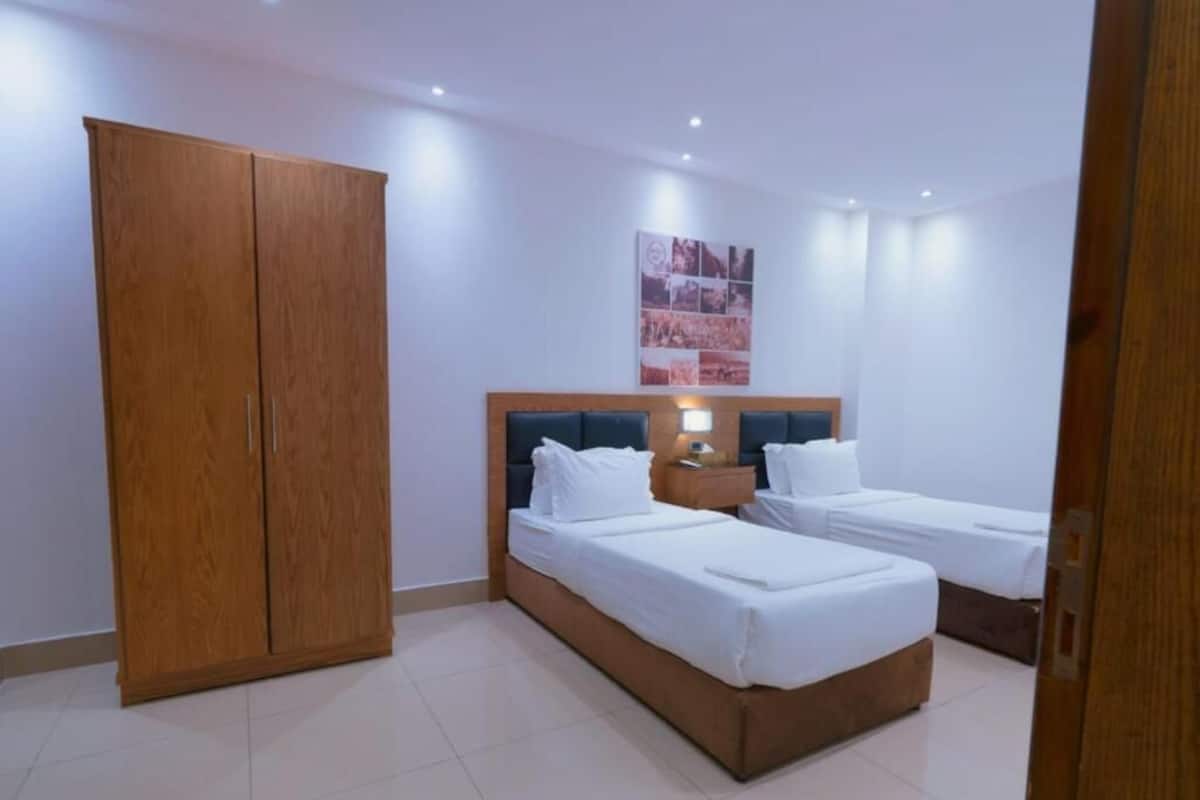 Chambre Deluxe double ou avec lits jumeaux | Literie de qualité, couette en duvet, minibar, décor unique