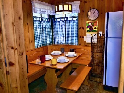 Foxtail, Quaint Cabin n 2 Bed/1 Bath!