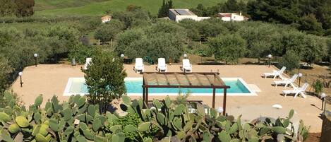 Piscina coperta, piscina all'aperto