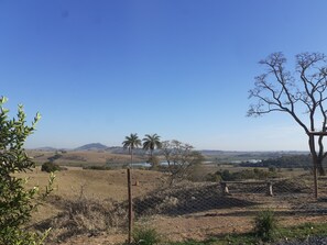 Habitació triple urbana, vistes al riu, zona enjardinada | Terrassa o pati