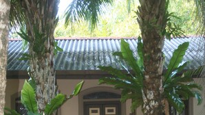A building with a tiled roof, a central door with two panels, and a staircase leading to the entrance. - Ging Oya Lodge (Wennappuwa)