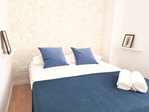 2 dormitorios, tabla de planchar con plancha, Internet y ropa de cama