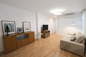 TV - The Jardines del Turia apartment by Florit Flats (Valencia)
