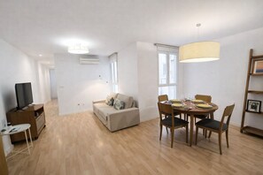 TV - The Jardines del Turia apartment by Florit Flats (Valencia)