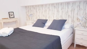 2 slaapkamers, een strijkplank/strijkijzer, internet, beddengoed