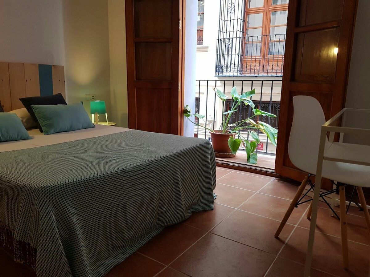 1 habitación, tabla de planchar con plancha, wifi gratis y ropa de cama 